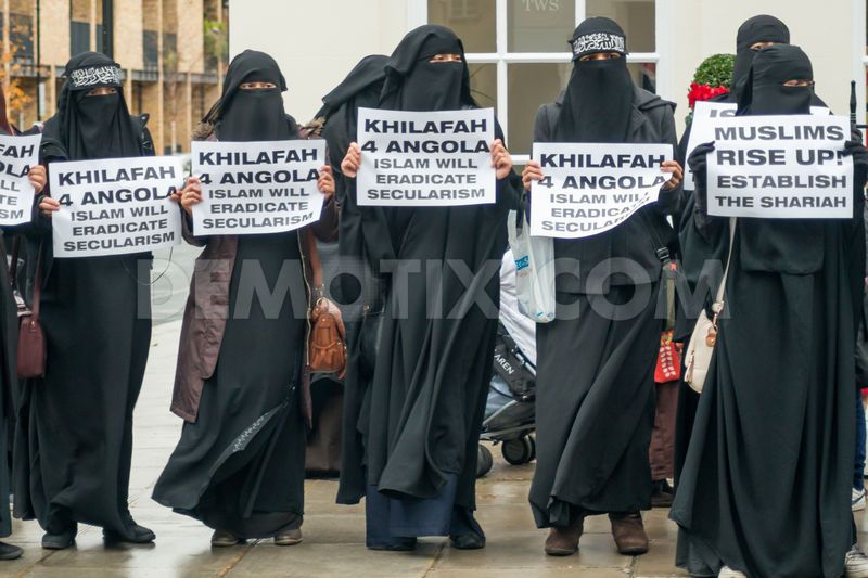 Sharia for angola islamists-protest-in-london-against-angolas-alleged-ban-on-islam_3375793.jpg